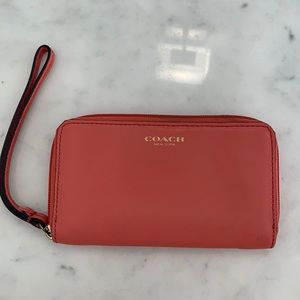 Coach wallet on the wrist Coral color
